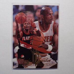 A Clyde Drexler basketball card with a picture of a player.