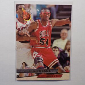 A Chicago Bulls basketball card with Grant Horace on it.