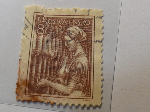 Ceskoslovensko 8CH Stamp Dk red