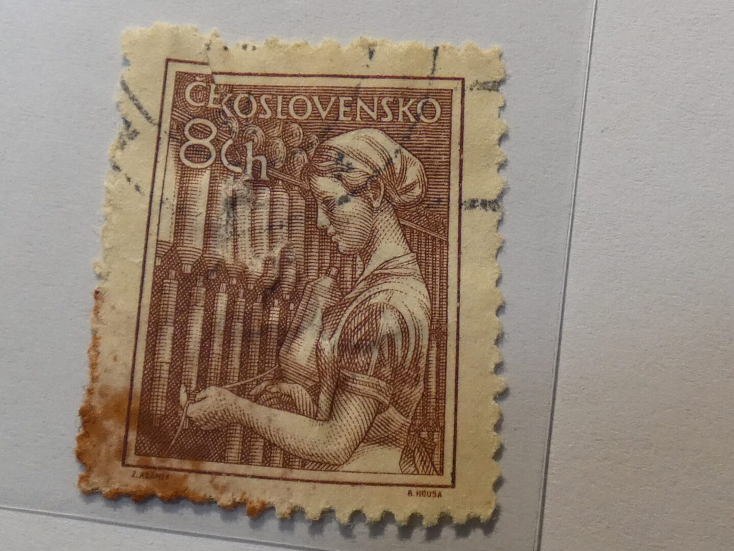 Ceskoslovensko 8CH Stamp Dk red