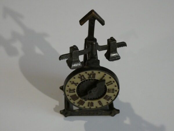 Clock-shaped pencil sharpener with gears.